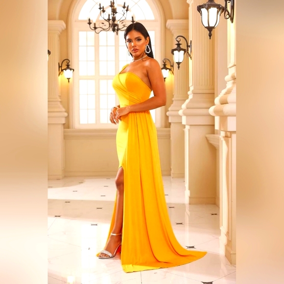 Golden Elegant One Shoulder Sleeveless Maxi Dress - Picture 2 of 6